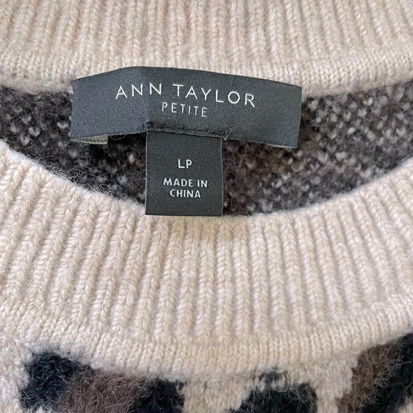 Ann Taylor LP women’s heavy furry cheetah print pullover Shoulder Button design. - Picture 2 of 7